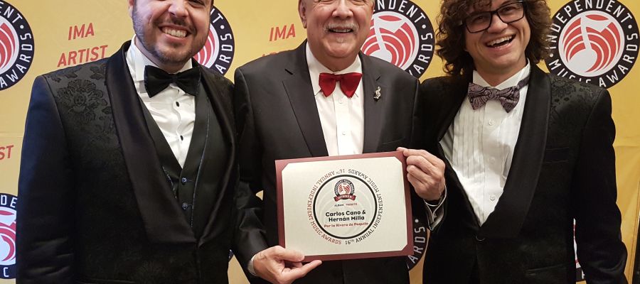Hernán Milla, Paquito D´Rivera y Carlos Cano con el premio recibido Hernán Milla, Paquito D´Rivera y Carlos Cano con el premio recibido