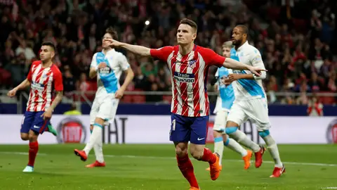 Gameiro celebra un gol con el Atlético Gameiro celebra un gol con el Atlético