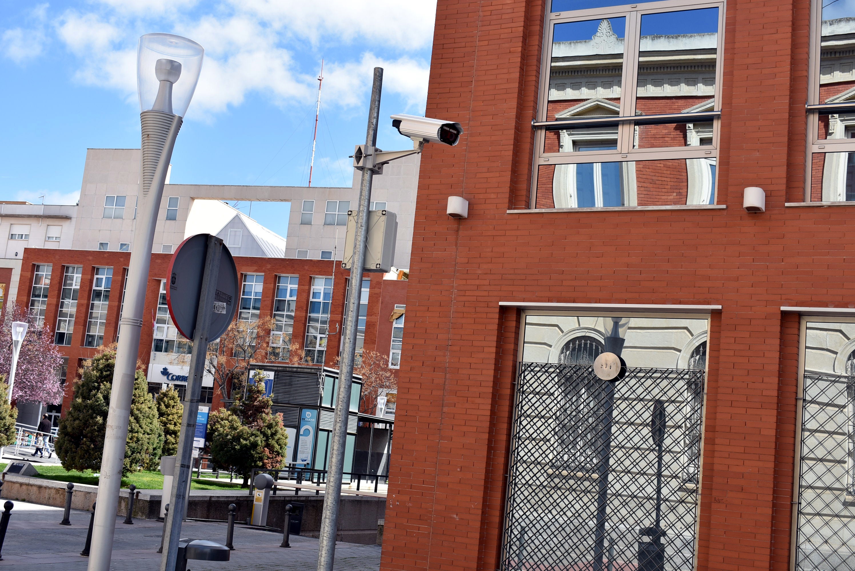 Instaladas las cámaras de control de acceso en las calles peatonales Zarza y Toledo Instaladas las cámaras de control de acceso en las calles peatonales Zarza y Toledo