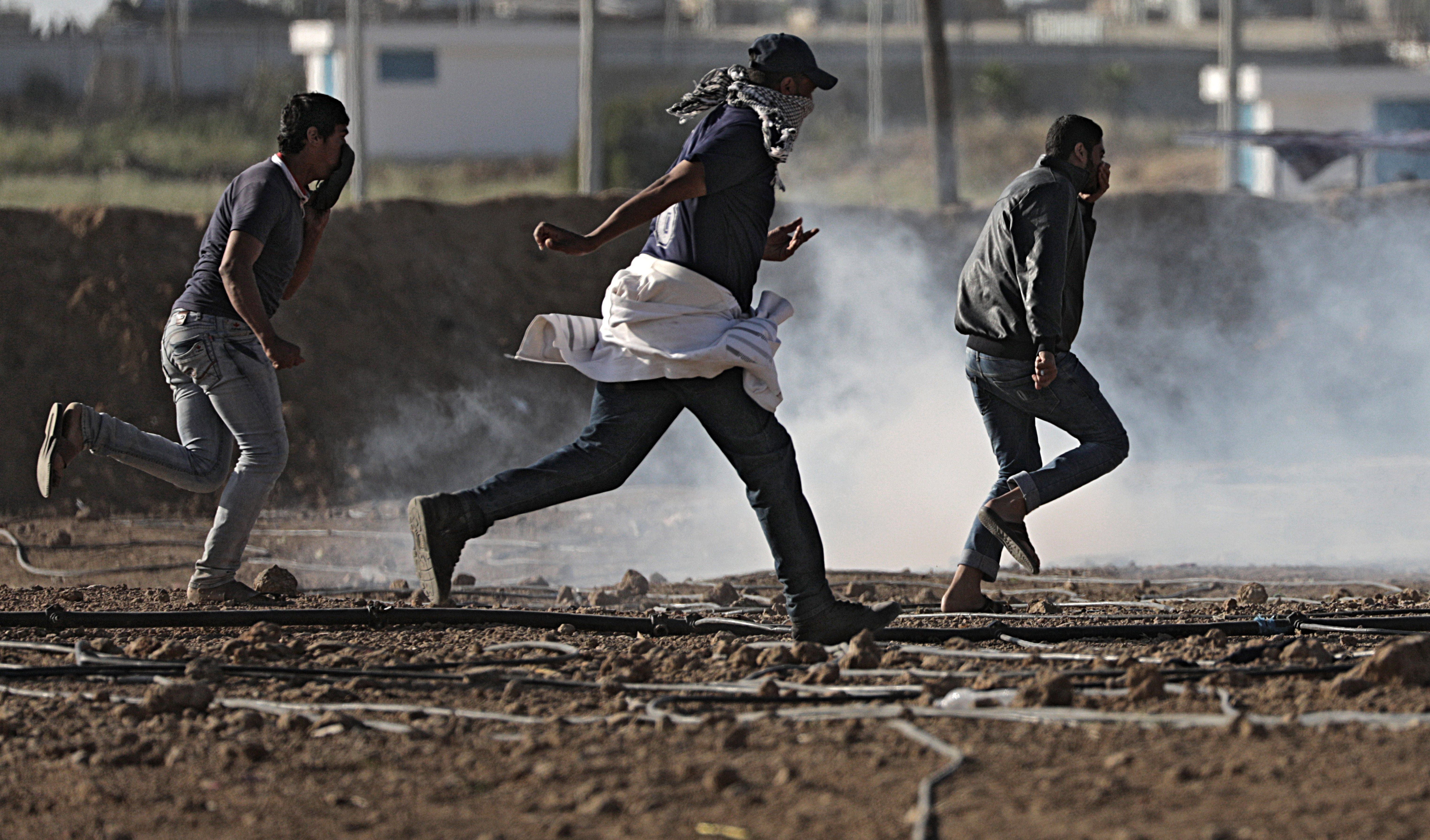 Un vídeo muestra a un joven palestino disparado por la espalda durante las protestas de Gaza Un vídeo muestra a un joven palestino disparado por la espalda durante las protestas de Gaza