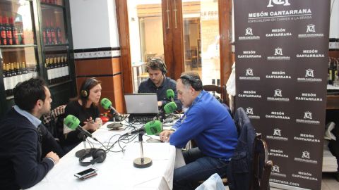 Con Ernesto Terr&oacute;n, tertulia del M&aacute;laga en el Cantarrana