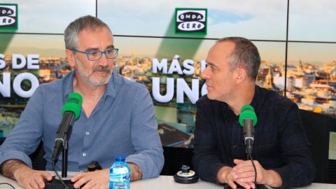 El director Javier Fesser y el actor Javier Guti&eacute;rrez en los estudios de Onda Cero