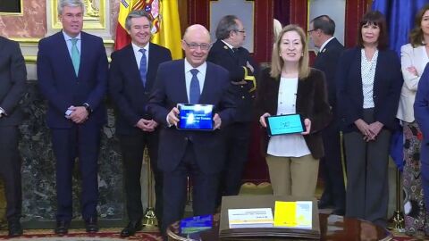 Montoro entrega al Congreso el proyecto de Presupuestos del Estado de 2018 que todav&iacute;a no cuentan con el apoyo necesario
