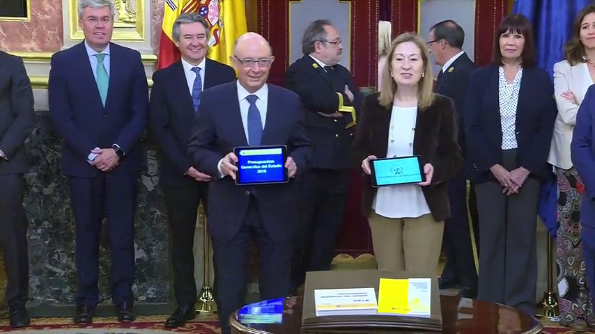 Tertulia: ¿Debería el PSOE apoyar los Presupuestos? Tertulia: ¿Debería el PSOE apoyar los Presupuestos?