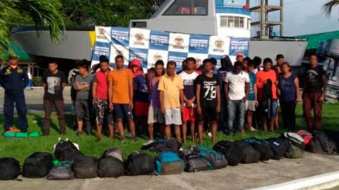 Inmigrantes rescatados por la Armada Nacional de Colombia