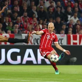 Robben pone un centro ante el Sevilla Robben pone un centro ante el Sevilla