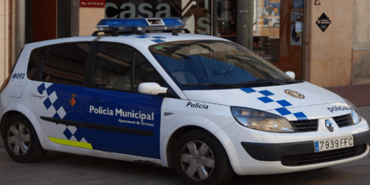 Un conductor sin carné y ebrio embiste a un coche policial cuando intentaba huir Un conductor sin carné y ebrio embiste a un coche policial cuando intentaba huir