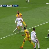 Polémica mundial: ¿hay penalti de Benatia a Lucas Vázquez en el minuto 93?