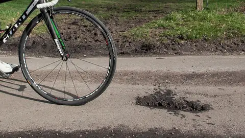 Cilista Baches ciclistas.