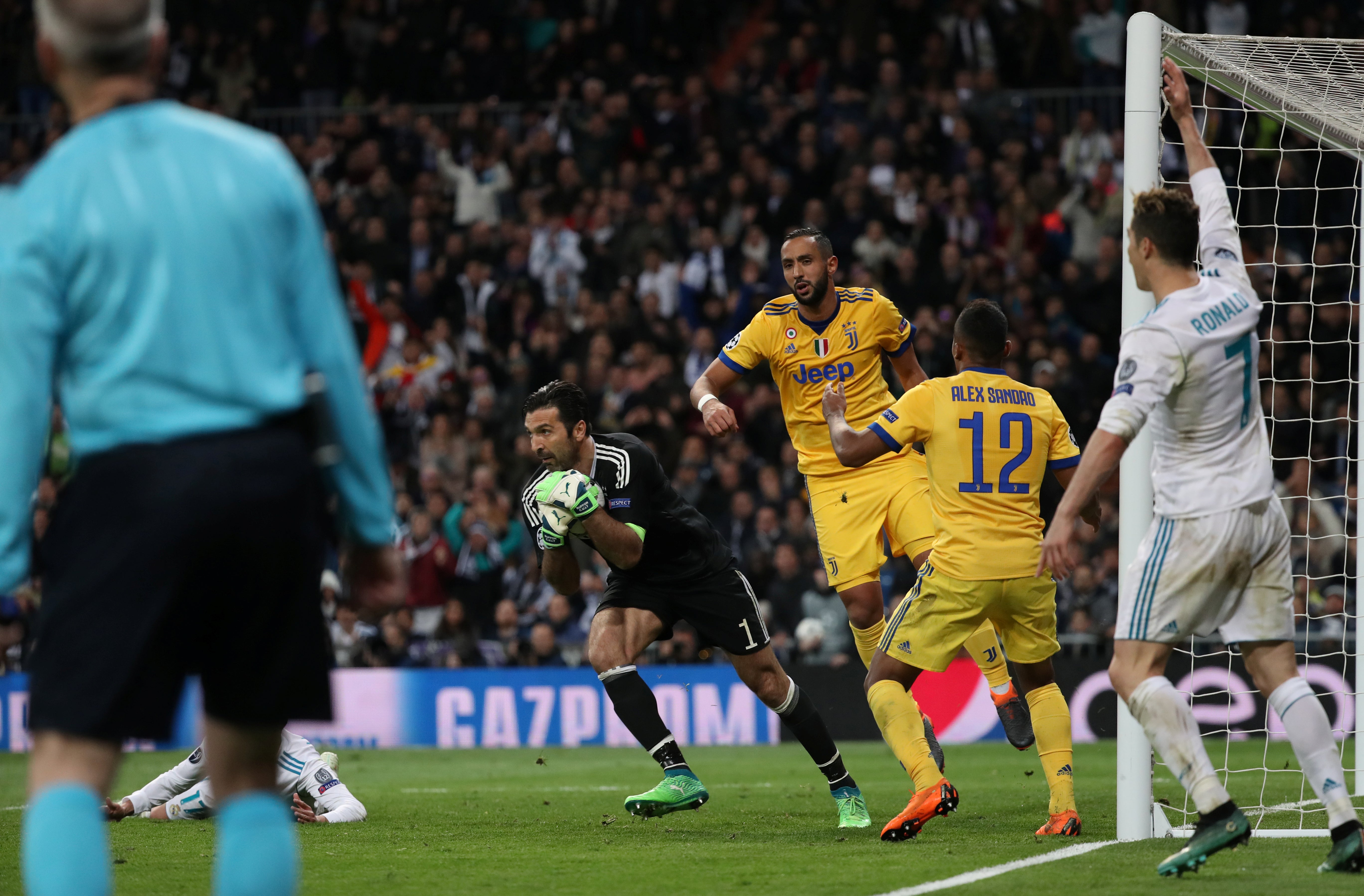Benatia: "Hice todo lo posible por no tocarle, cada vez me disgusta más el mundo del fútbol" Benatia: "Hice todo lo posible por no tocarle, cada vez me disgusta más el mundo del fútbol"