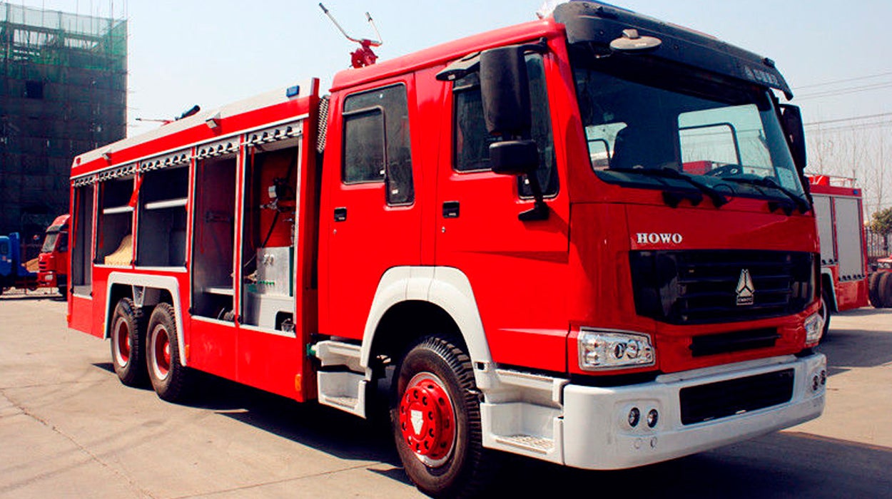 Siete muertos y 13 heridos al estallar un camión con explosivos en China Siete muertos y 13 heridos al estallar un camión con explosivos en China