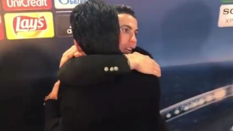 Cristiano Ronaldo y Buffon se abrazan en zona mixta