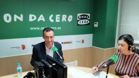 EL ALCALDE ESCUCHA EL ALCALDE ESCUCHA