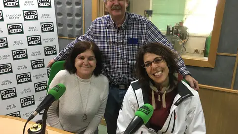 Esclerosis Múltiple El Hospital Puerta del Mar va a contar con la primera escuela de pacientes de esclerosis múltiple de España. Hablamos de ello con , Lola Ayeli, Antonio y Cristina Castrillón.