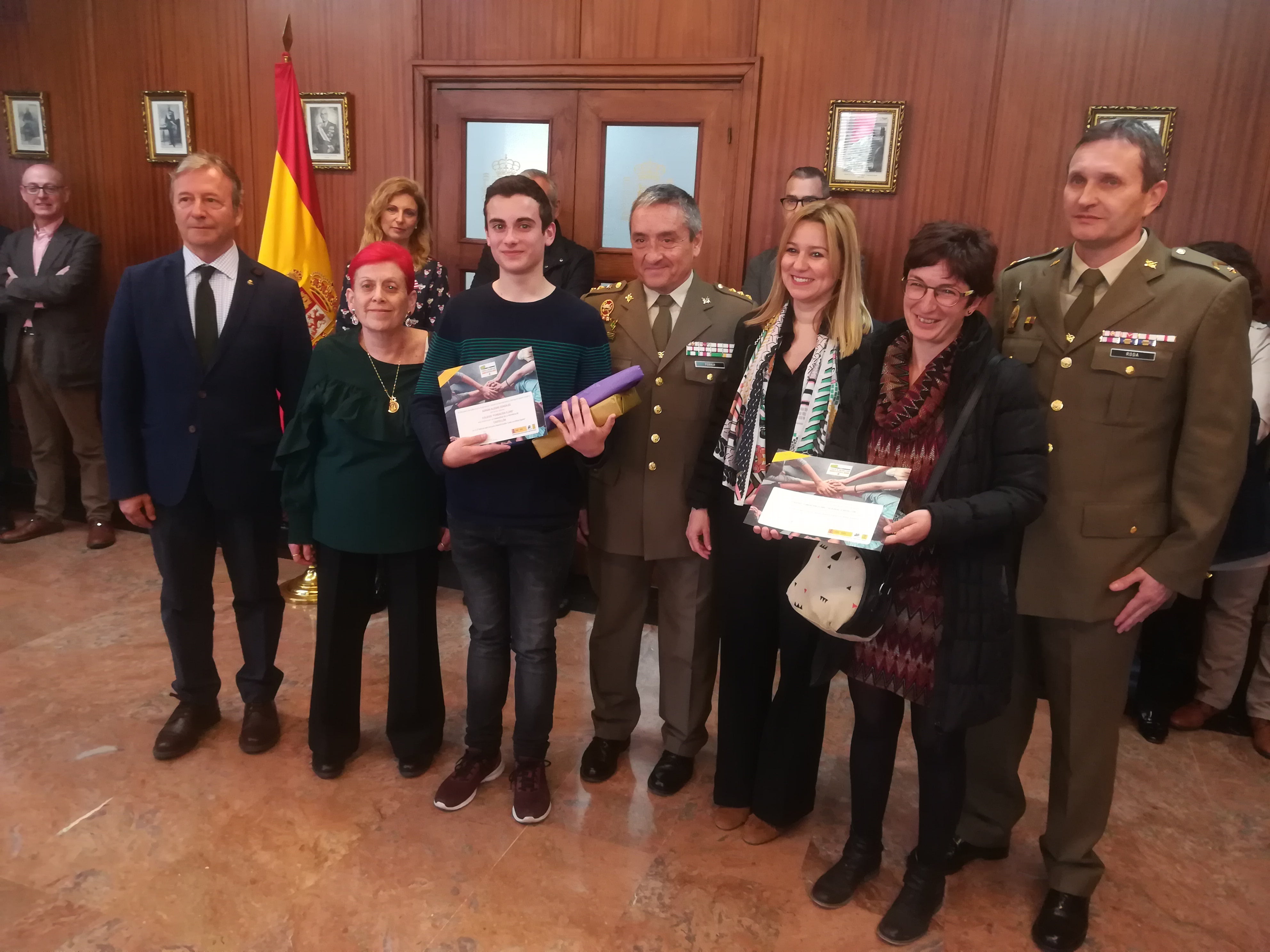 Entregados los premios de la quinta edición del Concurso literario escolar “Carta a un Militar Español” Entregados los premios de la quinta edición del Concurso literario escolar “Carta a un Militar Español”