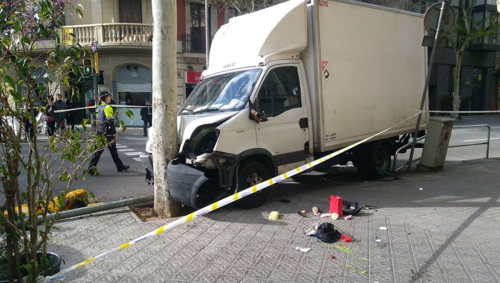 Camión siniestrado en Barcelona