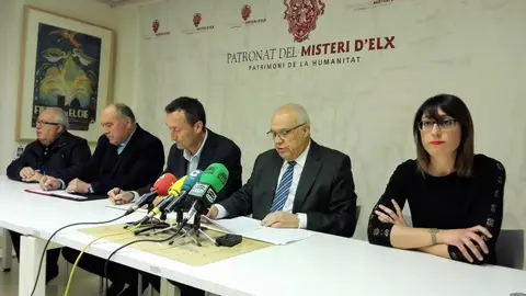 Fernando García, junto a la concejala de Cultura de Elche, anuncia que deja la presidencia de la Junta Local del Patronato del Misteri d'Elx Fernando García, junto a la concejala de Cultura de Elche, anuncia que deja la presidencia de la Junta Local del Patronato del Misteri d'Elx