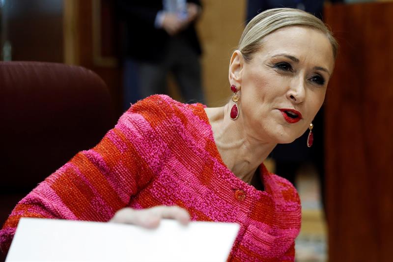 Cifuentes acusa a Ciudadanos de querer derribar su gobierno para darlo a la izquierda Cifuentes acusa a Ciudadanos de querer derribar su gobierno para darlo a la izquierda