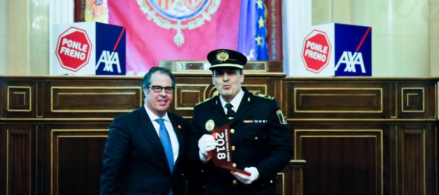 César Zaragoza, Comisario Principal de la Policía Local de Elche tras recoger el premio de 'Ponle Freno' de Atresmedia César Zaragoza, Comisario Principal de la Policía Local de Elche tras recoger el premio de 'Ponle Freno' de Atresmedia