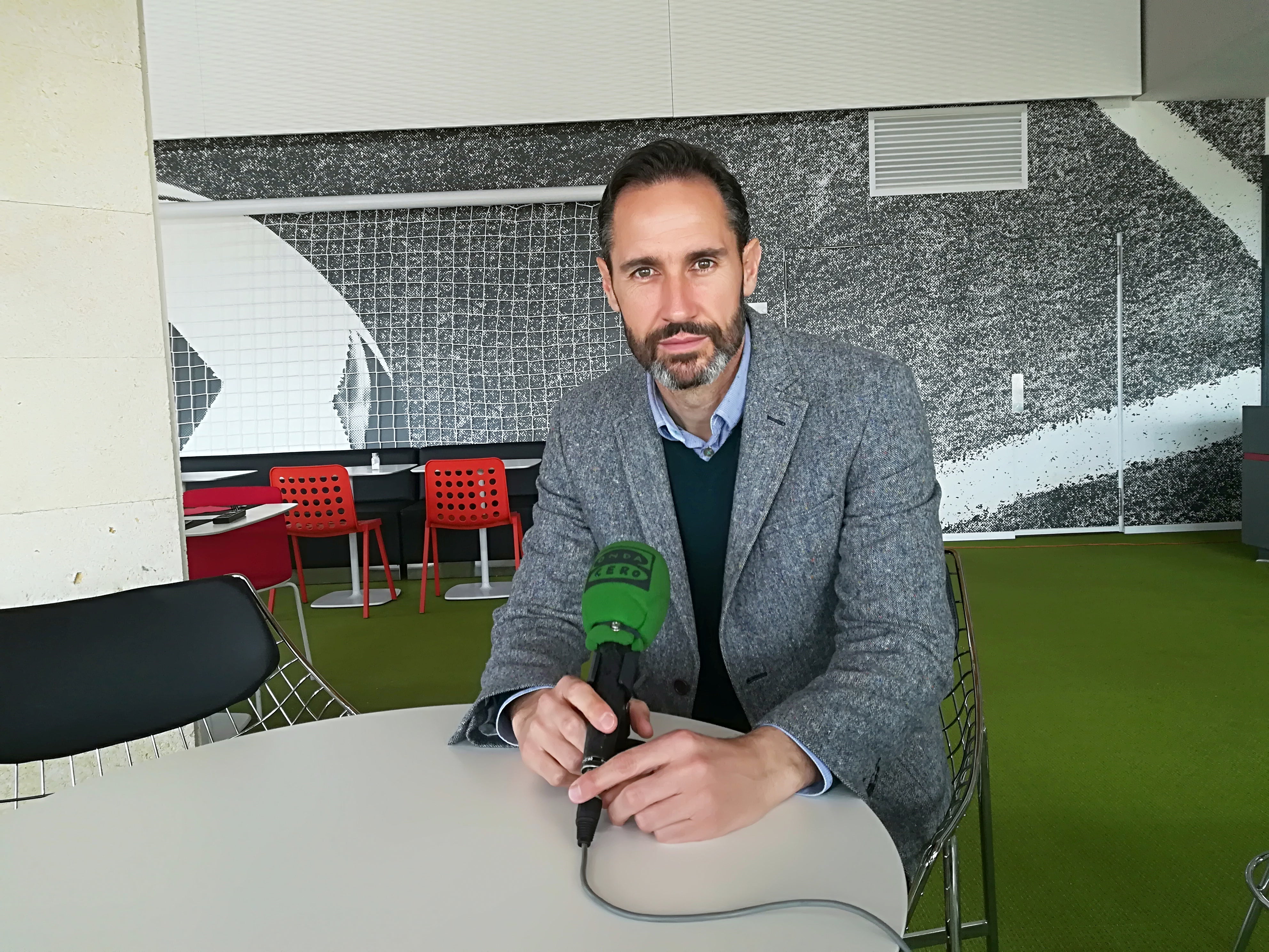 Moreno: "Con suerte hasta podrían haber expulsado a Josan en la jugada del penalti" Moreno: "Con suerte hasta podrían haber expulsado a Josan en la jugada del penalti"