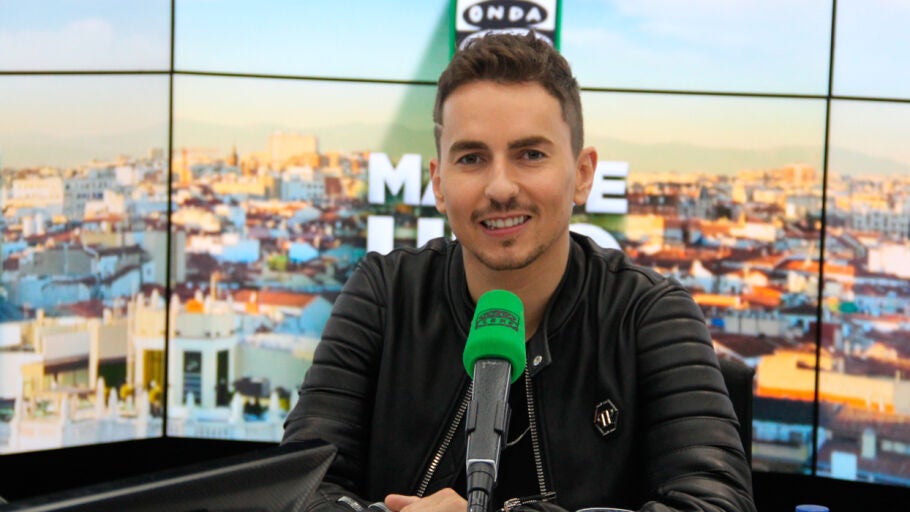 El piloto de Moto GP, Jorge Lorenzo, en los estudios de Onda Cero