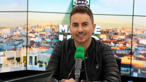 El piloto de Moto GP, Jorge Lorenzo, en los estudios de Onda Cero