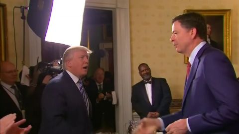 James Comey, exdirector del FBI, compara el liderazgo de Trump con el de la mafia