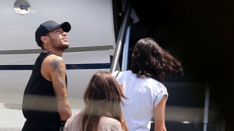 Neymar y su novia en Brasil