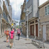 Peregrinos por las calles de Caldas de Reis Peregrinos por las calles de Caldas de Reis