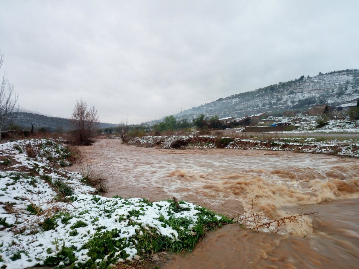 Hallan el cadáver del pastor desaparecido tras la crecida del río Grío, Zaragoza Hallan el cadáver del pastor desaparecido tras la crecida del río Grío, Zaragoza
