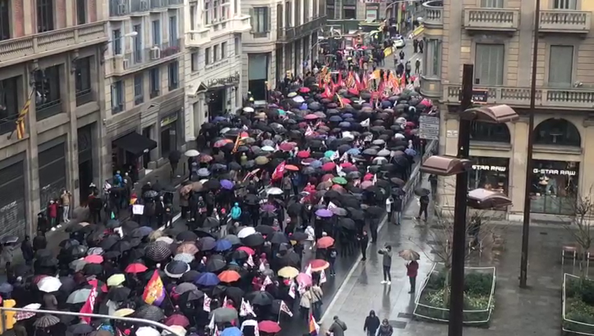 Más de 2000 personas se manifiestan en Barcelona en defensa de unas "pensiones dignas" Más de 2000 personas se manifiestan en Barcelona en defensa de unas "pensiones dignas"