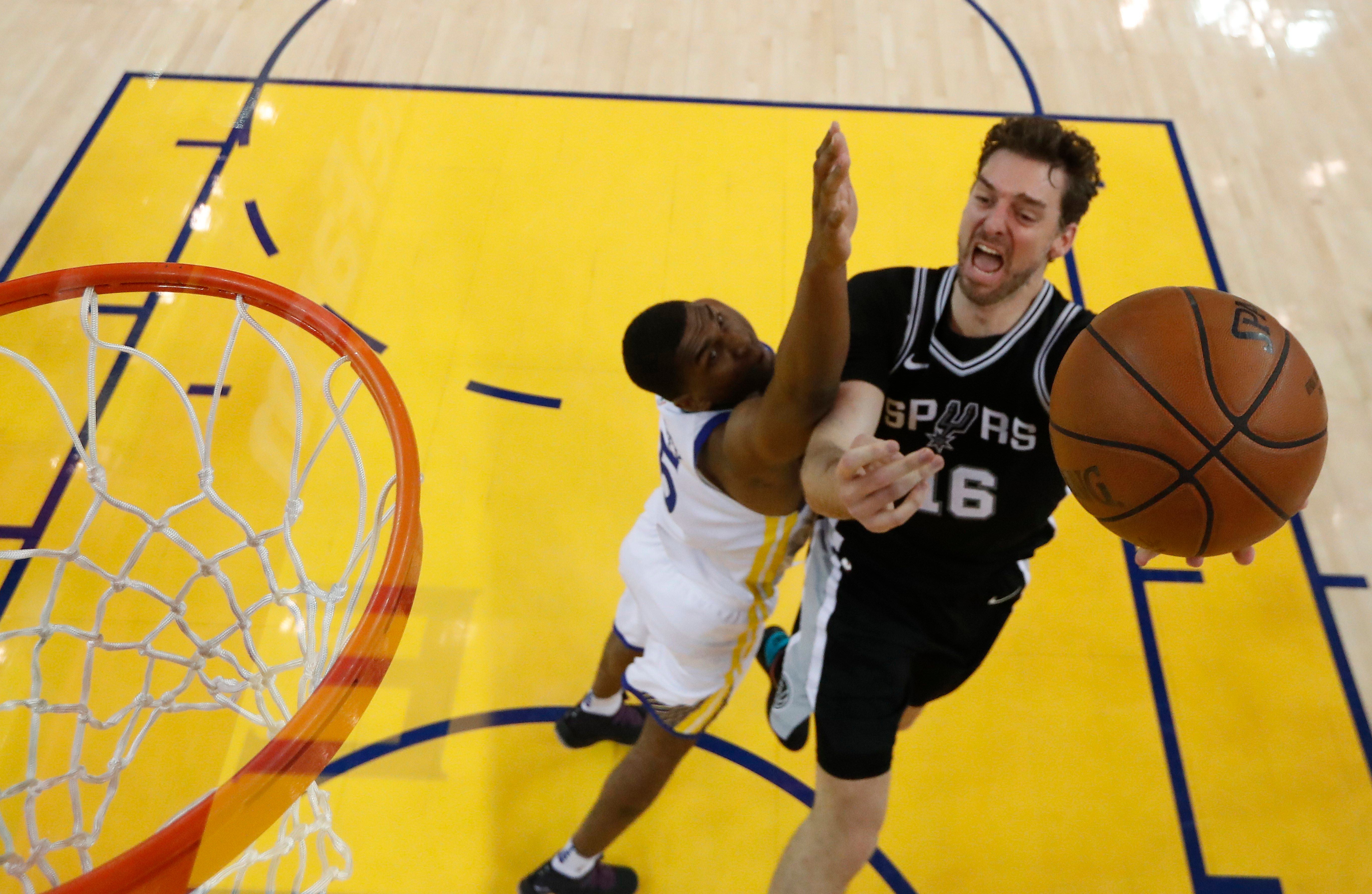 Klay Thompson se disfraza de Curry para poner el 1-0 ante los Spurs de Pau Gasol Klay Thompson se disfraza de Curry para poner el 1-0 ante los Spurs de Pau Gasol