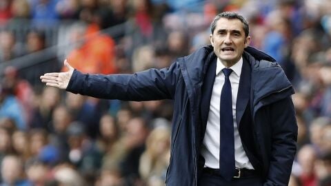 Valverde, en la banda del Camp Nou