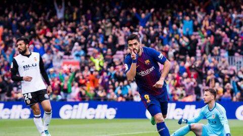 Luis Su&aacute;rez celebra un gol
