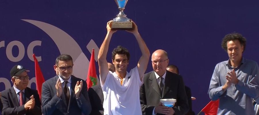Pablo Andújar levanta el trofeo en Marrakech Pablo Andújar levanta el trofeo en Marrakech