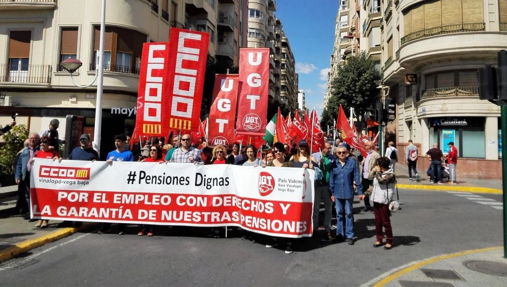 Cabecera de la manifestación en Elche por unas pensiones dignas