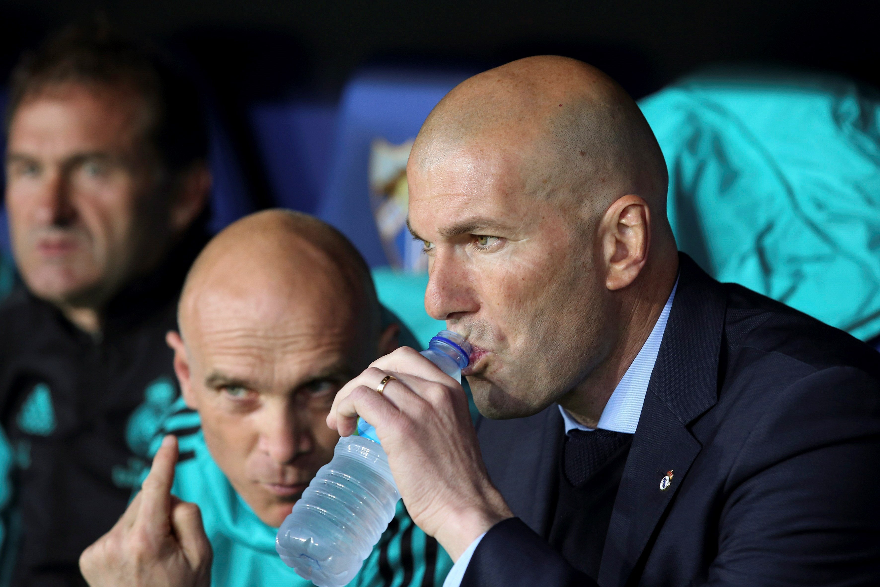 Zidane: "Benzema no va a tirar la toalla, pero es verdad que le gustaría marcar" Zidane: "Benzema no va a tirar la toalla, pero es verdad que le gustaría marcar"