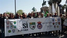 Más de 200 personas se manifiestan en Palma bajo el lema 'Sí a la caza, nuestra forma de vida' Más de 200 personas se manifiestan en Palma bajo el lema 'Sí a la caza, nuestra forma de vida'