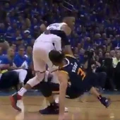 Westbrook golpea a Ricky Rubio Westbrook golpea a Ricky Rubio