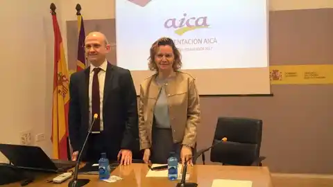 El director de AICA y la Delegada del Gobierno en Baleares, María Salom El director de AICA y la Delegada del Gobierno en Baleares, María Salom
