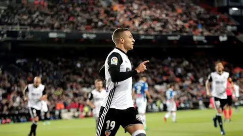 Rodrigo, durante un partido con el Valencia Rodrigo, durante un partido con el Valencia
