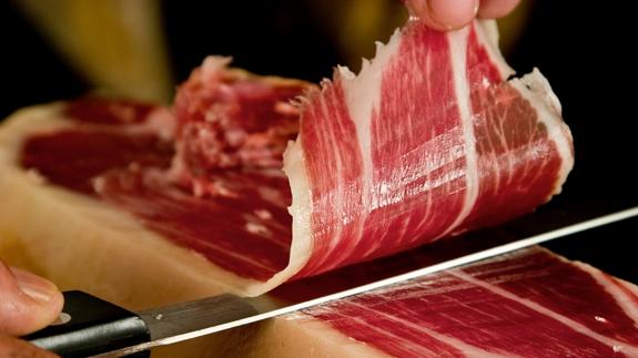 Estas son las diferencias entre el jamón ibérico y el serrano Estas son las diferencias entre el jamón ibérico y el serrano