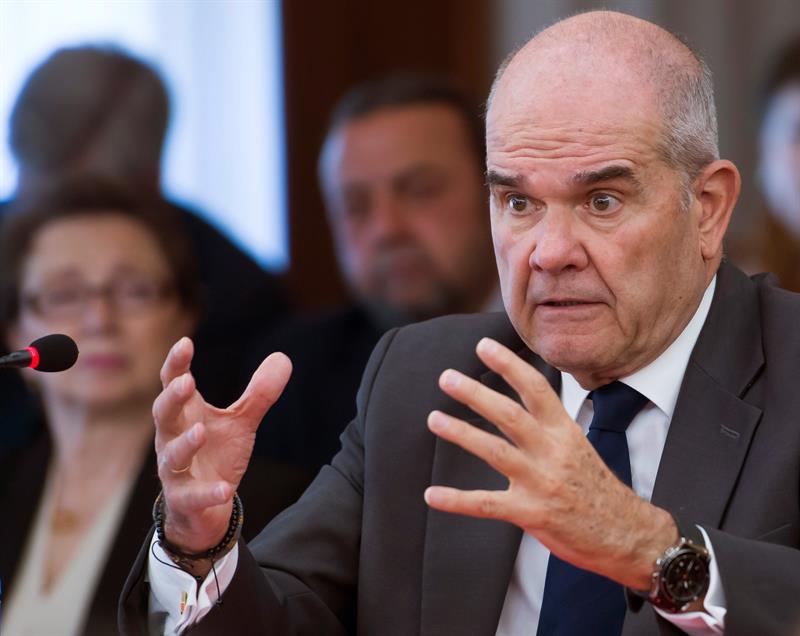 Manuel Chaves: "Sabía que en la Junta de Andalucía se daban ayudas sociolaborales pero no cómo" Manuel Chaves: "Sabía que en la Junta de Andalucía se daban ayudas sociolaborales pero no cómo"