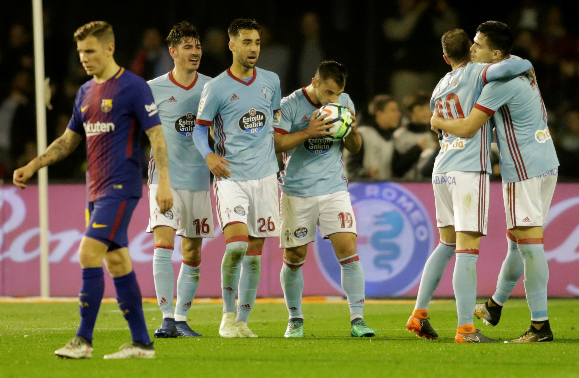 Un Barcelona plagado de suplentes se deja dos puntos con la cabeza en la final de Copa Un Barcelona plagado de suplentes se deja dos puntos con la cabeza en la final de Copa