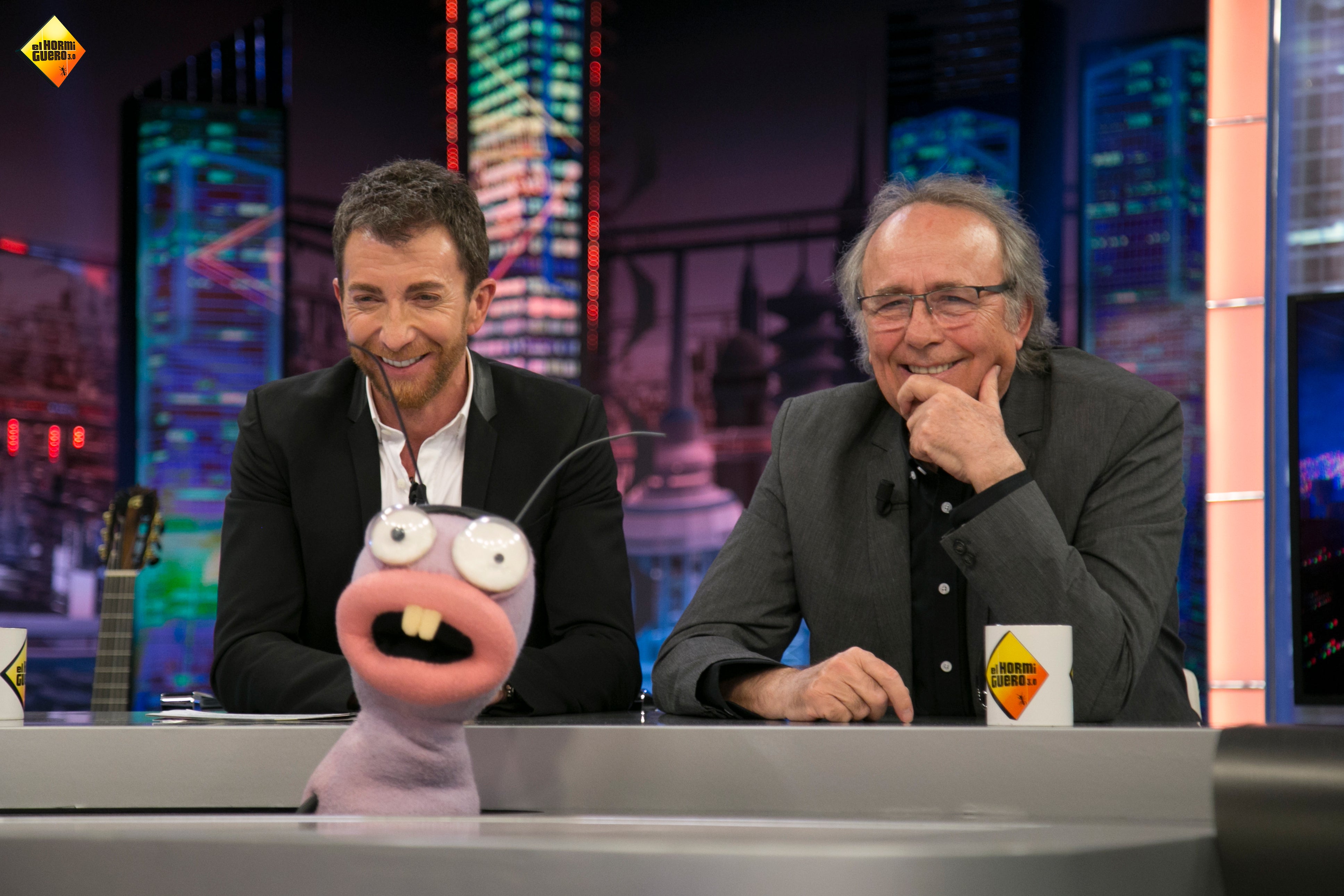 La tele con Monegal: "El hilo conductor entre Julia Otero y Pablo Motos con la visita de Serrat" La tele con Monegal: "El hilo conductor entre Julia Otero y Pablo Motos con la visita de Serrat"