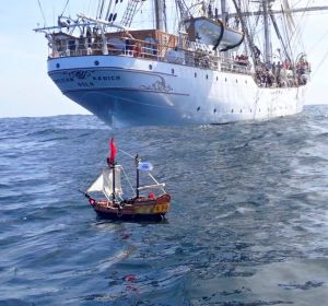 El barco pirata de juguete El barco pirata de juguete