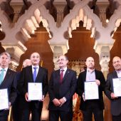 Los responsable de la patronal y los sindicatos reciben el premio Aragón