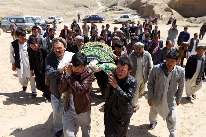 Al menos 69 muertos y 120 heridos por el ataque contra un centro electoral en Kabul Al menos 69 muertos y 120 heridos por el ataque contra un centro electoral en Kabul