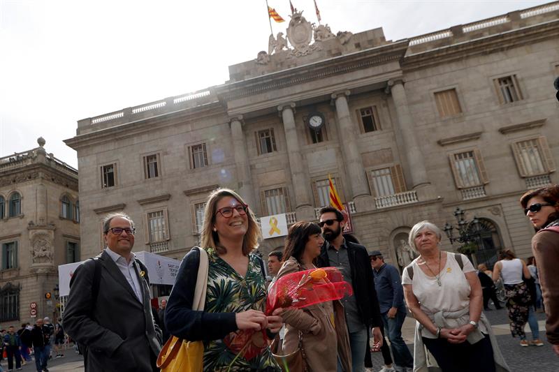 JxCat reivindica la candidatura de Puigdemont y exige la dimisión de Zoido por la retirada de las camisetas amarillas JxCat reivindica la candidatura de Puigdemont y exige la dimisión de Zoido por la retirada de las camisetas amarillas