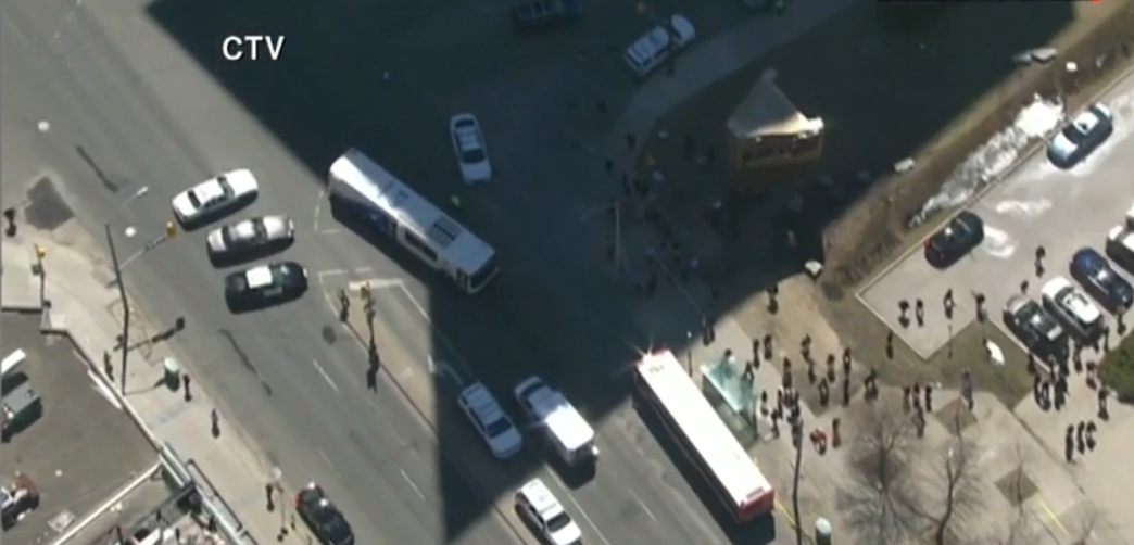 Al menos diez muertos y quince heridos en un atropello que arrolló a un grupo de personas en Toronto Al menos diez muertos y quince heridos en un atropello que arrolló a un grupo de personas en Toronto